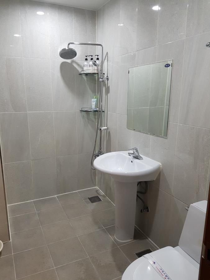 Crystal Motel Gangneung Dış mekan fotoğraf